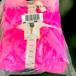 Plush Victoria Secret Robe, XL/XXL